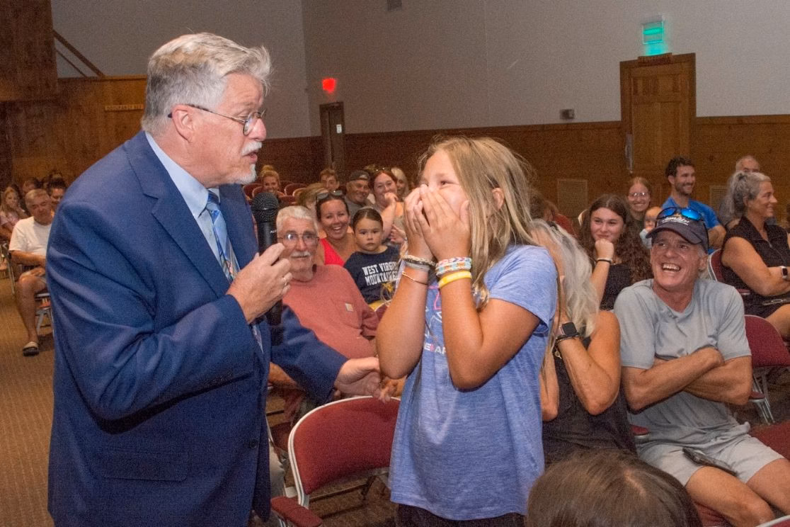 Al Getler interacting with an audience volunteer during a live show.