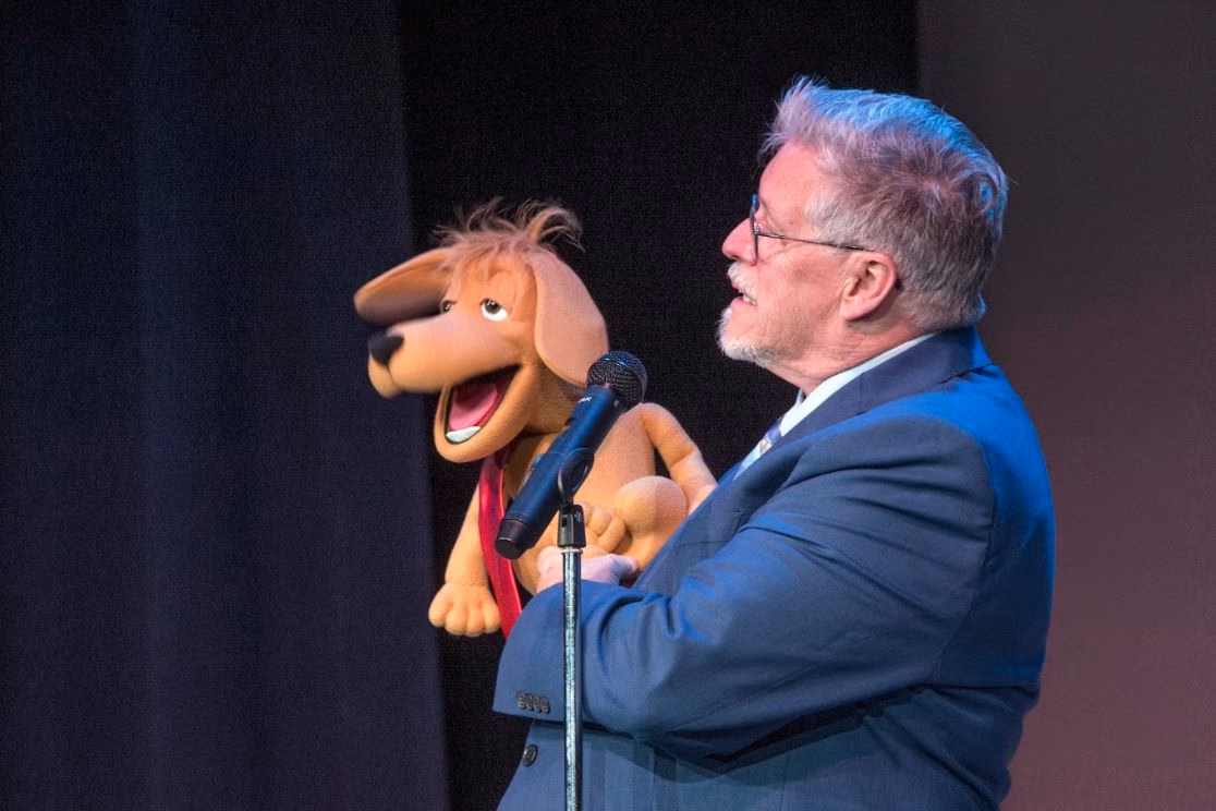 Al Getler performing live with Muddy Paws