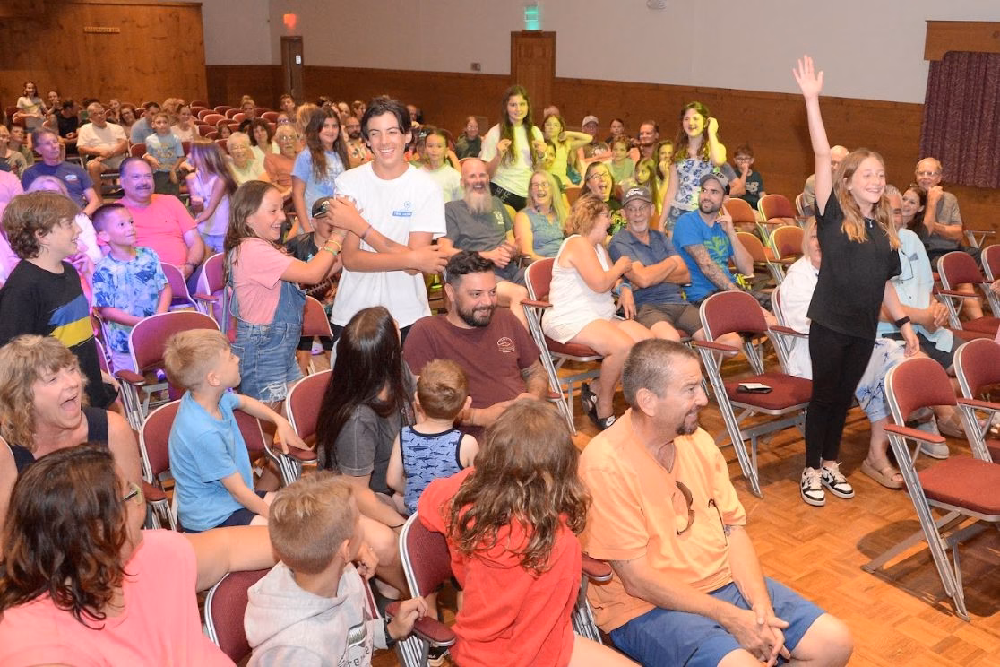 A full audience responding to Al Getler's live show.