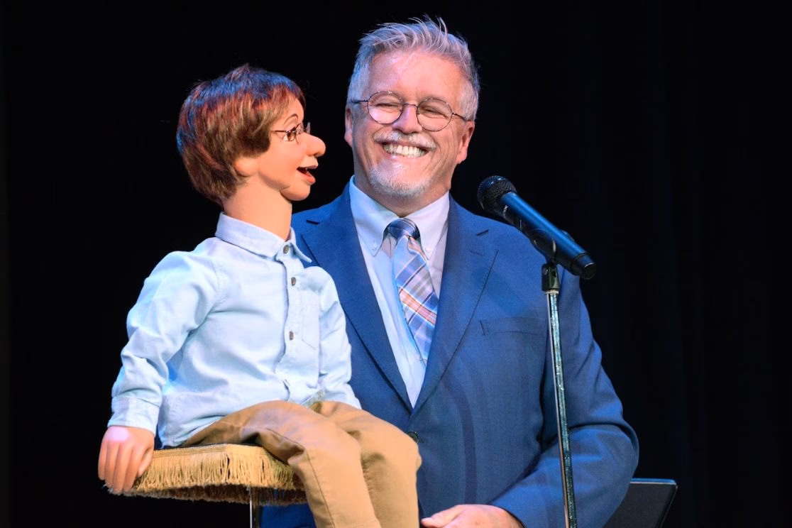 Al Getler and Floyd sharing a laugh onstage